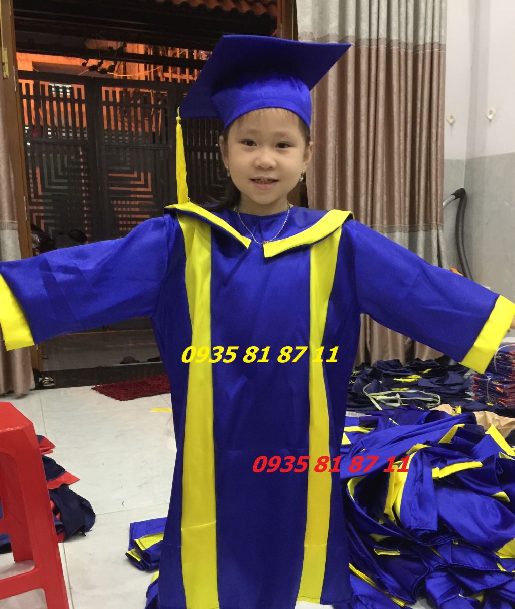 Thuê áo tốt nghiệp tiểu học